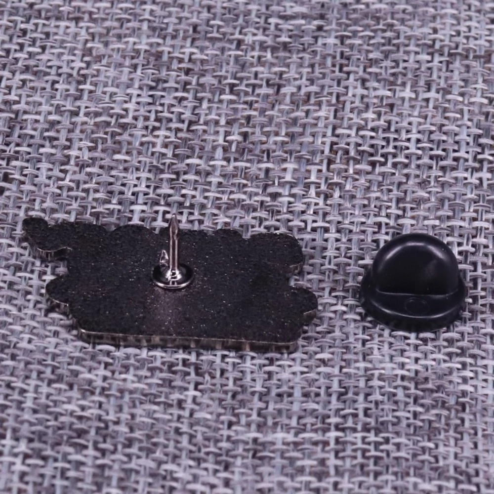 Friends TV Pivot Couch Enamel Pin - Picture 2 of 2